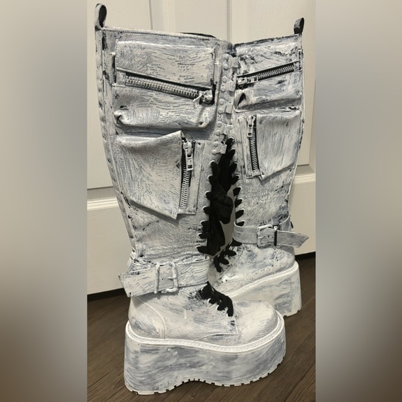 NWOB Dolls Kill / Club Exx Painted Obsidian Pocket Combat Boots - Picture 2 of 9